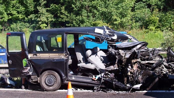 Smrtelná nehoda uzavřela dálnici D5 na Prahu