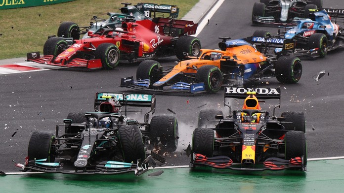 Divočina v Maďarsku. Závod F1 ovlivnila hromadná bouračka