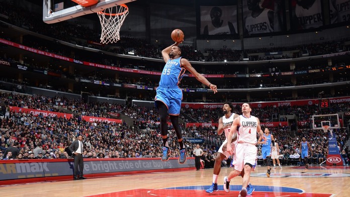 Oklahoma dobyla hřiště Clippers. Durant rozhodl trojkou i blokem