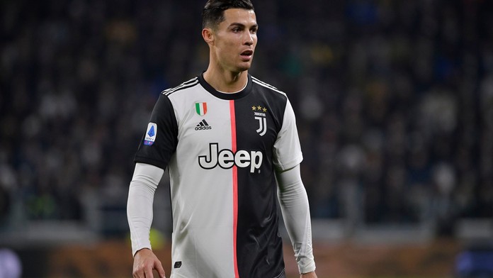 Ronaldo nehrál ani hodinu a střídal. Ve vzteku opustil hřiště i stadion