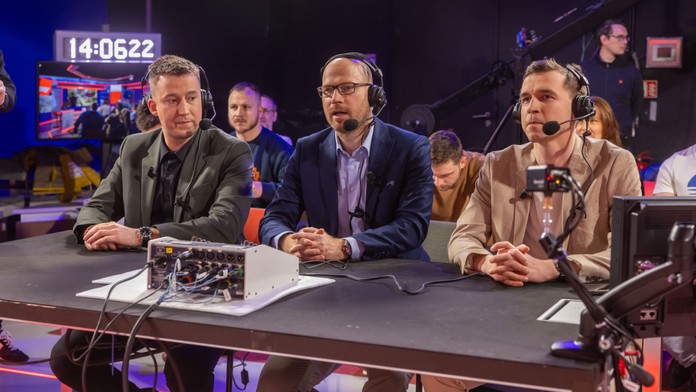 Josef Král (zleva), Števo Eisele a Pavel Fabry budu společně komentovat