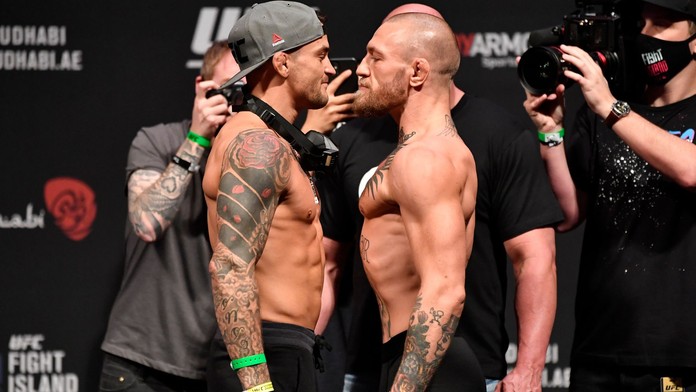 Dustin Poirier a Conor McGregor na vážení před 2. zápasem (leden 2021)