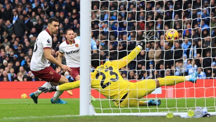 Coufal nakopl City smolným vlastňákem, West Ham popravil dvěma góly Haaland