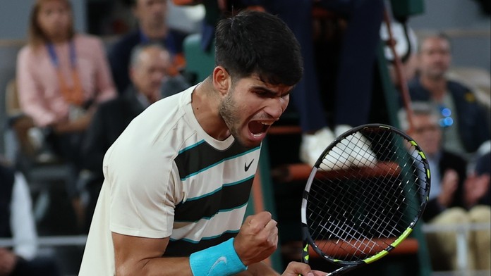 Alcaraz je ve finále French Open, vyzve Sinnera. Ital porazil Djokoviče