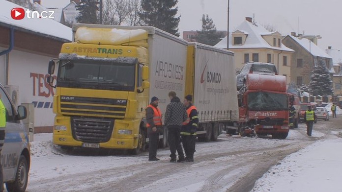 Mrtvá a dva zranění u Svitav, pro holčičku (6) letěl vrtulník