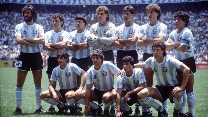 Argentinský fotbal pláče, zemřel střelec gólu z finále MS 1986