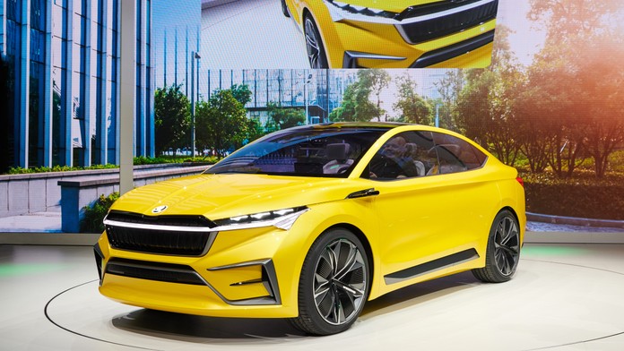 Škoda v Ženevě představila Kamiq i žlutého žraloka "na baterky"