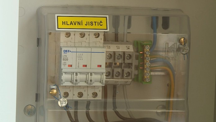 Spousta lidí zbytečně moc platí za elektřinu. Kvůli špatnému jističi