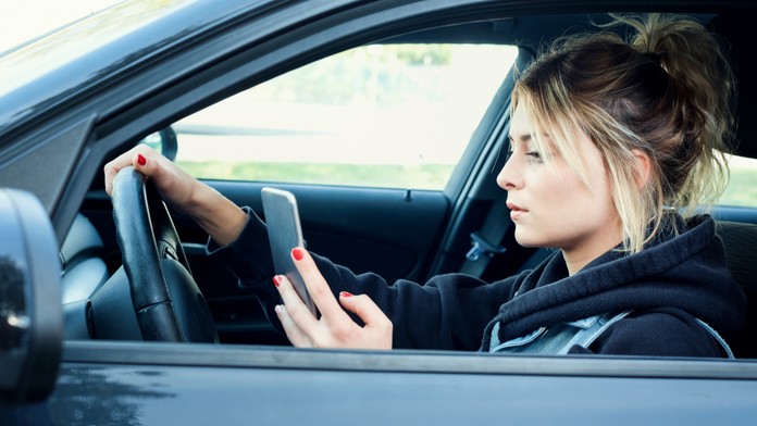 Projetí červené nebo mobil za volantem? Padnou tvrdší tresty