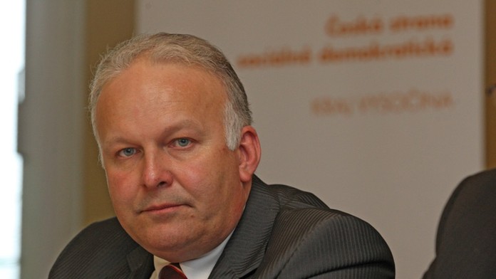 Bratr ministerského kandidáta Krčála spáchal sebevraždu! Oběsil se na stromě