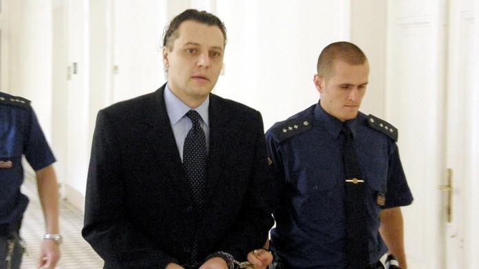 Střelec z pražských Vinohrad, který postřelil jiného muže, dostal jen dva roky