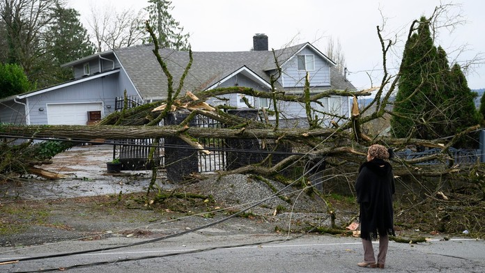 Meteorologická bomba zasáhla západ USA. Dva mrtví, statisíce lidí bez proudu