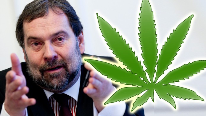 John chce legalizovat marihuanu – pro léčebné účely