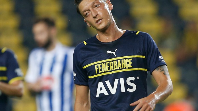 Turecký velkoklub se soudí s webem Transfermarkt, nelíbí se mu cena Özila