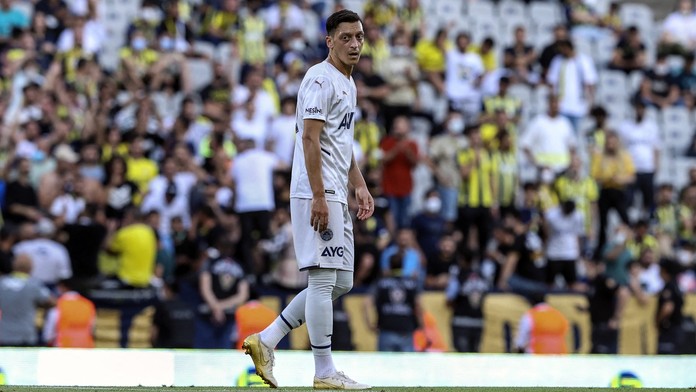 V Antalyi řádil požár. Hráči Fenerbahce ihned přiběhli s pomocí