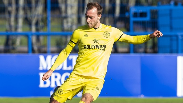 Eriksen poprvé po kolapsu nastoupil za Brentford. Proti Rangers zářil