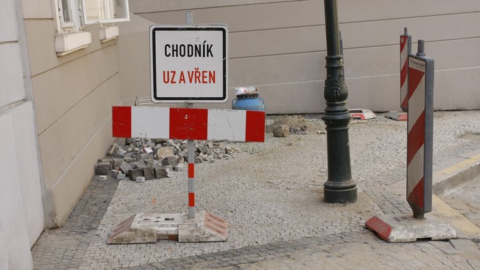POZOR: Chodníky v Česku skrývají rakovinotvorný azbest