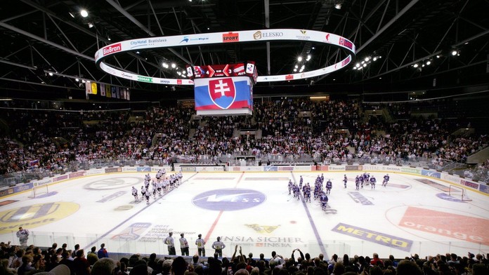 Bratislava může přijít o hokejové MS 2019. Vstoupí do hry Praha?