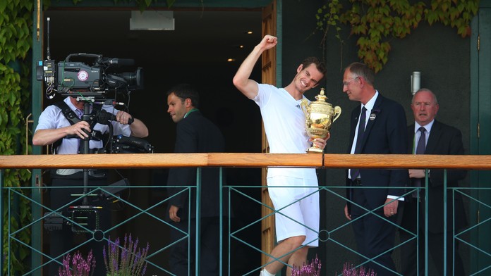 Sire Andy, píší Murraymu sportovci. Gratulace zaplavily sociální sítě.