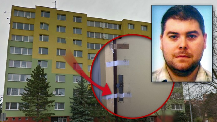Za těmito dveřmi policista-vrah věznil a ubodal svou ženu!
