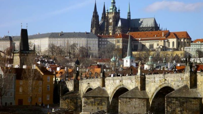 Přímá volba prezident se zase odkládá. Vláda chce jednat s ČSSD