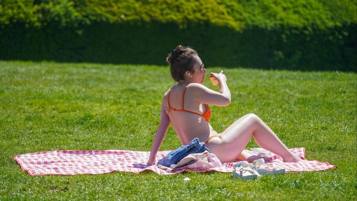 Teploty v Česku budou extrémní. Meteorologové vydali dvě výstrahy