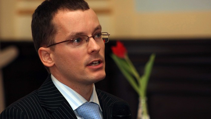 Lidé se musí vrátit k úspornému způsobu života, radí ekonom