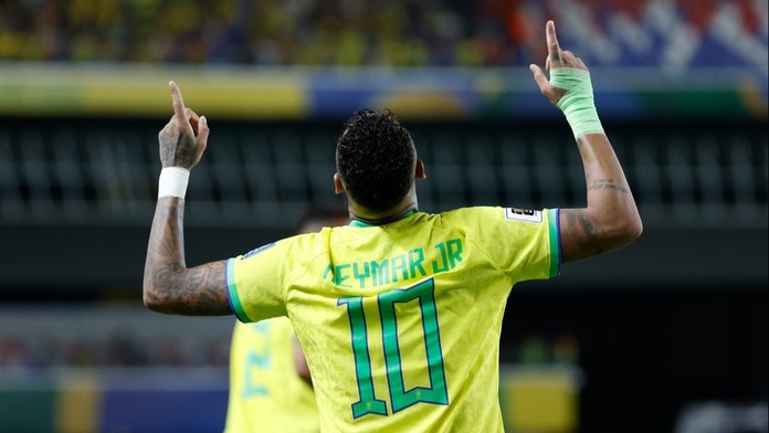 Neymar překonal Pelého a je nejlepším střelcem Brazílie. Gól poslal do nebe
