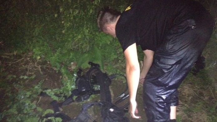 Pro topícího se opilce skočili v Praze do Vltavy policisté!