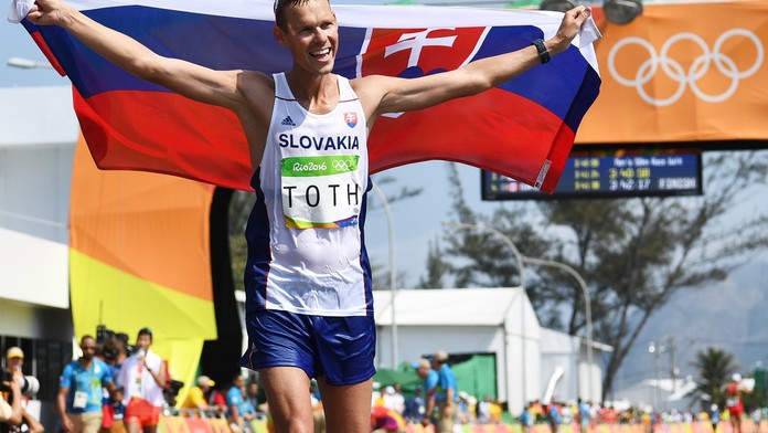 Slovensko slaví! Chodec Tóth si po 50 kilometrech "vypálil" zlato!