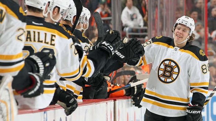 Pastrňák v NHL opět zářil! Dvěma góly zařídil výhru nad favoritem