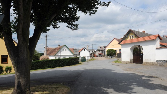 Jak zastaví vylidňování českého venkova? Strany odhalily plány