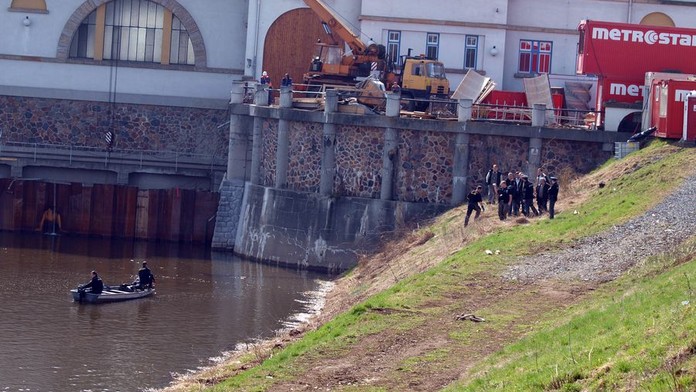 V malé vodní elektrárně byla MRTVOLA MUŽE! BYL ZAVRAŽDĚN?