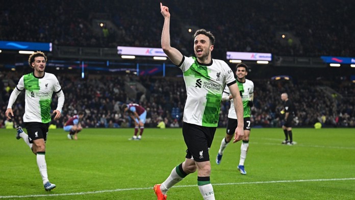 Liverpool porazil Burnley a je v čele. Manchester předvedl velkou otočku