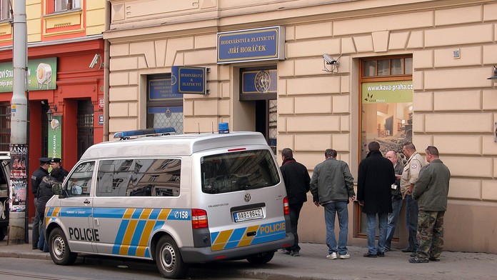 Lupiči přepadli zlatnictví v Brně! Co ukradli policisté tají