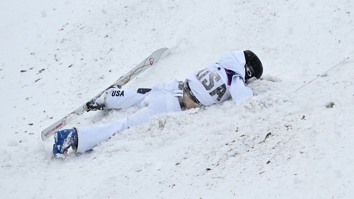 Spadla v semifinále, ale nevzdala to. Američanka vybojovala bronz celá pomlácená
