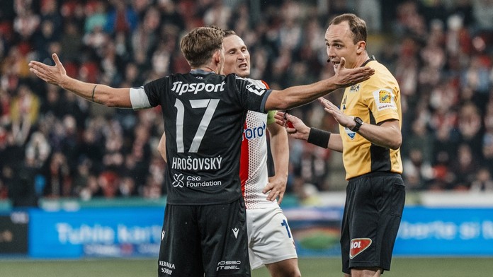 Červená karta pro Chorého oprávněná, tvrdí komise. Úmysl se ale neprokázal