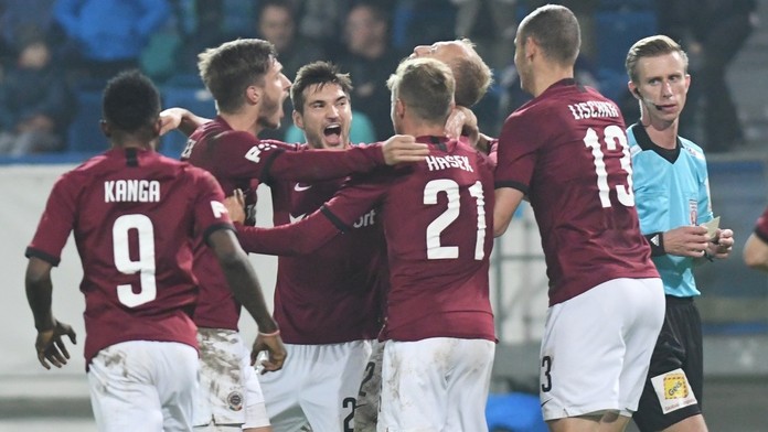Všechno špatně! Gól Sparty platit neměl, Teplice měly kopat penaltu