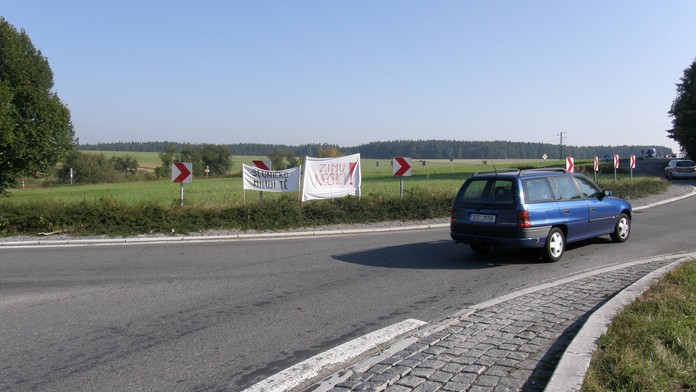 "Sluníčko, miluji tě, zimu nechci" objevilo se v Táboře na cedulích! RECESE?