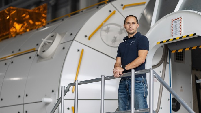 Český astronaut Aleš Svoboda zahajuje první fázi svého kosmického výcviku