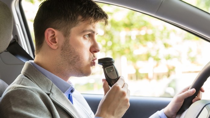 Může řidič nadýchat po vypití nealko radleru? Test dopadl hodně překvapivě