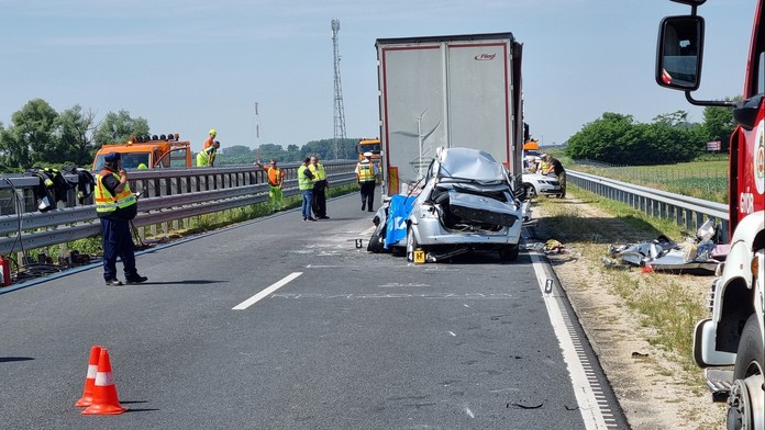 Rodiče i bráška jí zemřeli cestou na Jadran. Lidé se snaží holčičce pomoci