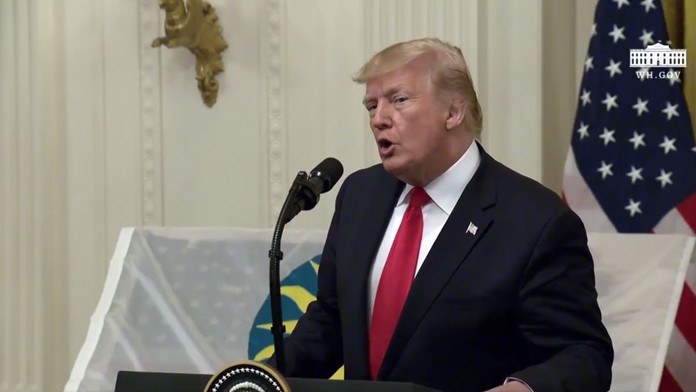 Je to hon na čarodějnice, odmítá Trump své hrozící odvolání