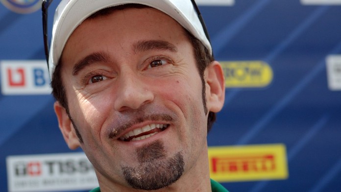 Šampionát superbiků dorazil do Česka. Fanouškům se podepisovali superhvězdy Biaggi a spol.