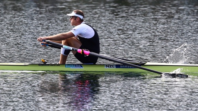 Velký rival veslaře Synka skončil při tréninku pod koly auta