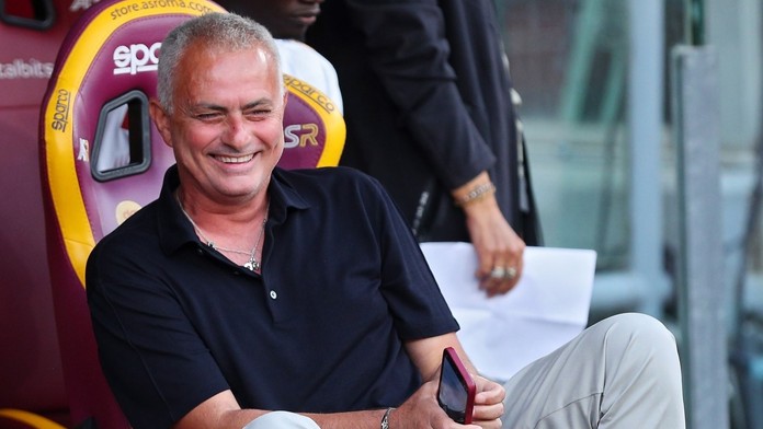 V AS Řím se na diety nehraje. Štědrý Mourinho koupil na oslavu 60 pizz