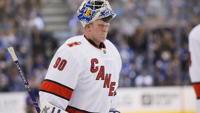 Rolbař, který po čtyřicítce nastoupil v NHL. Kdo je nový hrdina Caroliny?