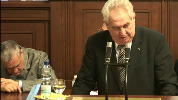 Víme, kdo je v Zemanově hradním týmu! Podívejte se, kdo mu bude radit!