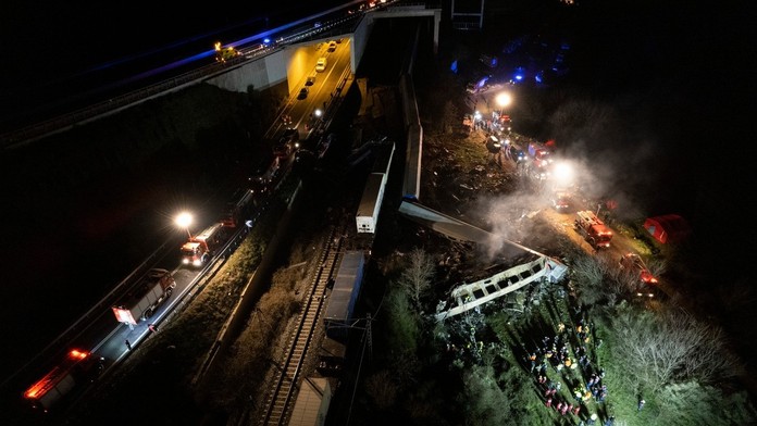 Přednostovi stanice hrozí za tragickou srážku vlaků v Řecku doživotí