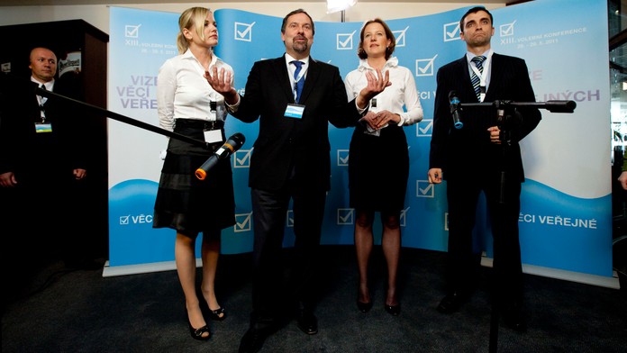 Rozpolcené VV neví, zda podpoří církevní restituce